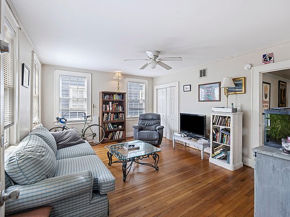 3rd image of 11 Smith St