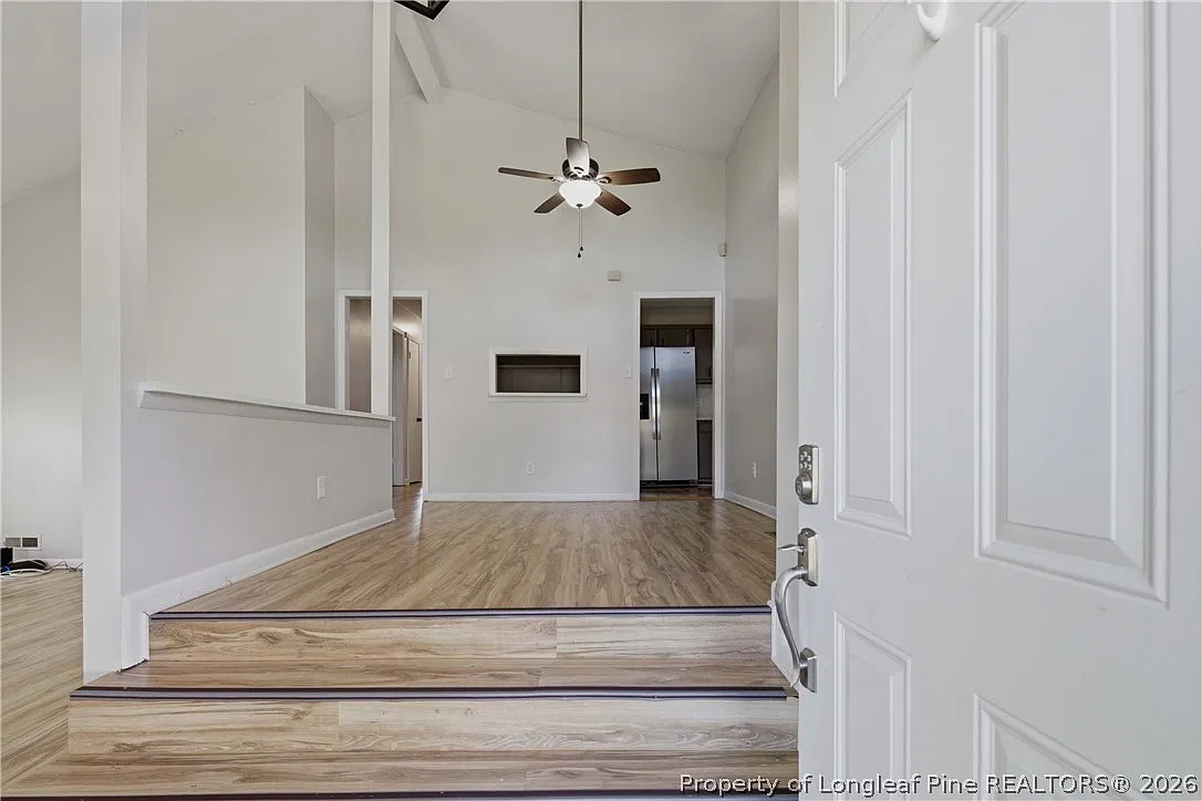 3 bed, 2.0 bath, 1327 sqft, $1,300 — Photo 2