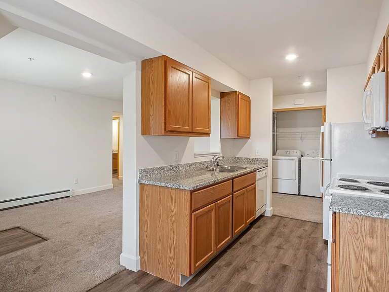 Coopers Landing Apartments — Photo 37