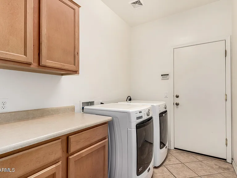 1203 E Kramer Cir — Photo 38