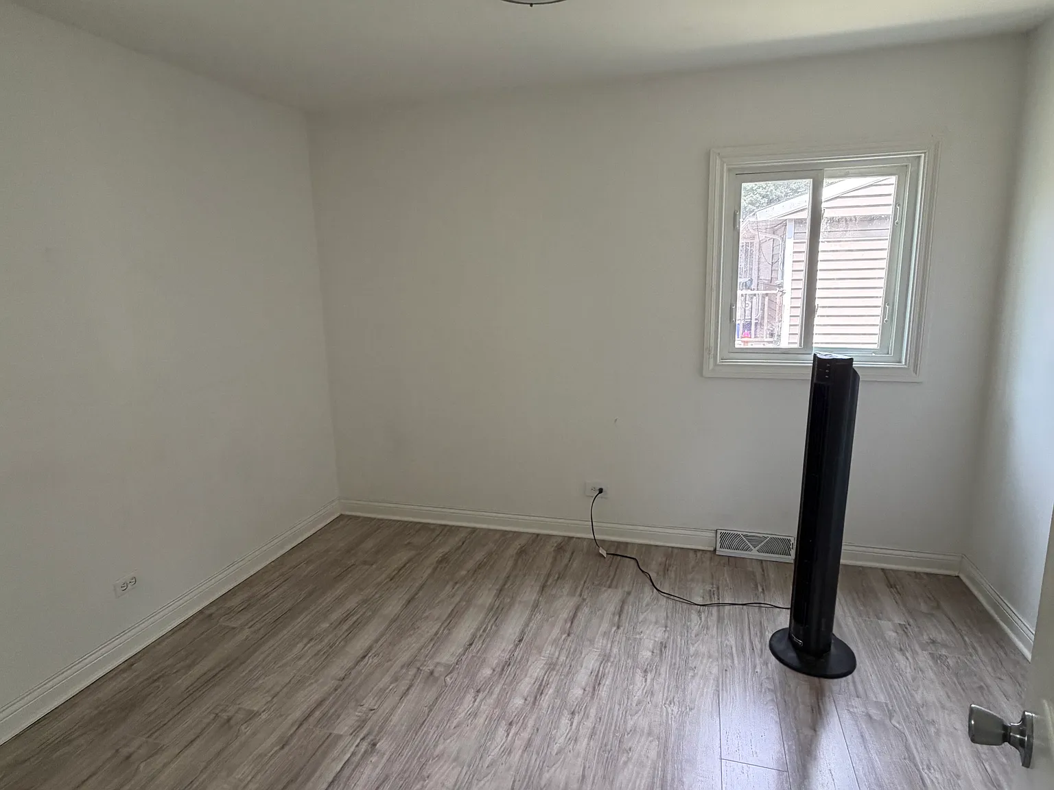 3 bed, 1000 sqft, $1,800 — Photo 4
