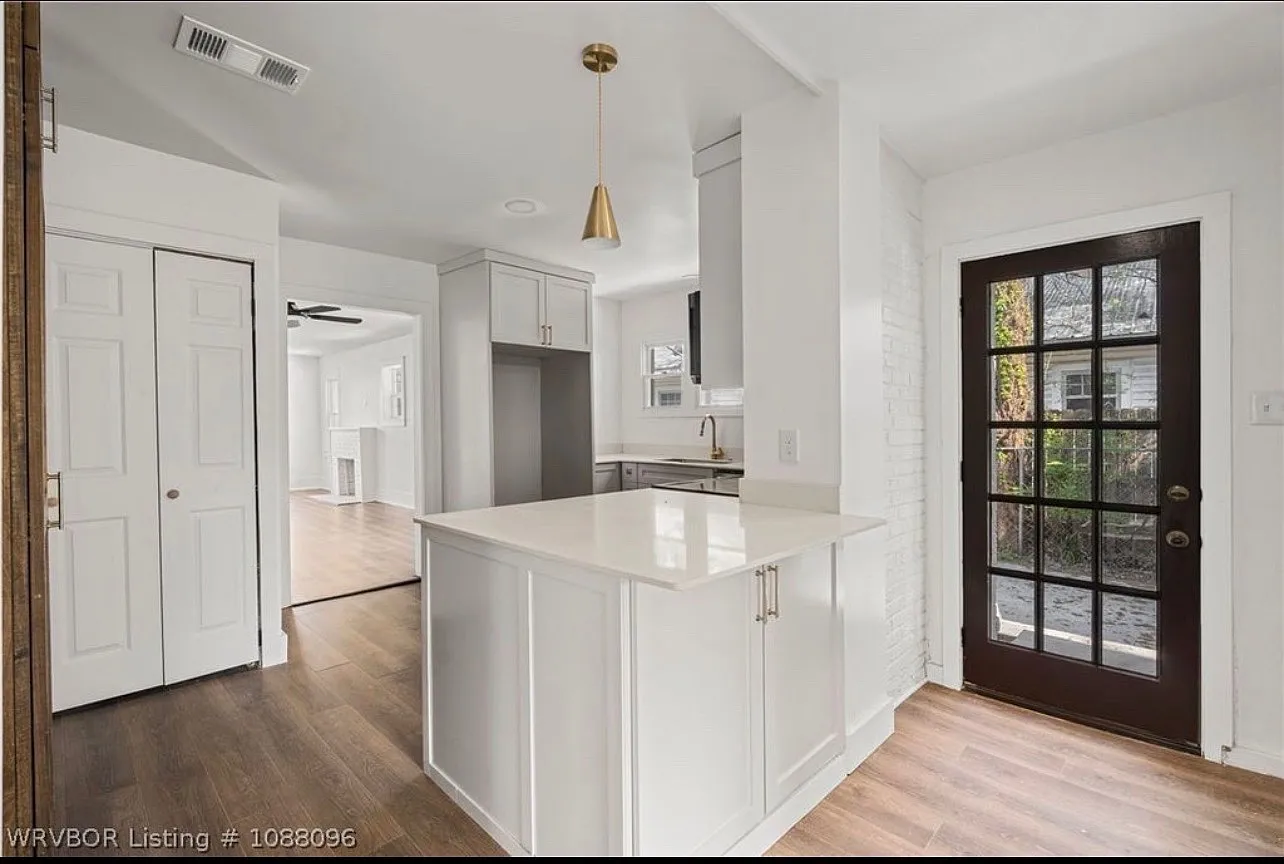 3 bed, 1424 sqft, $1,450 — Photo 4