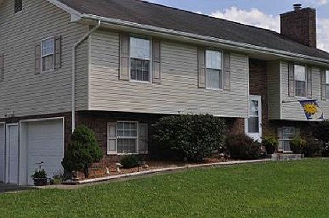 1st image of 105 Heritage Ln