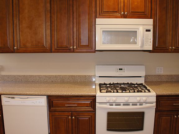 3rd image of 424 N Lincoln St
