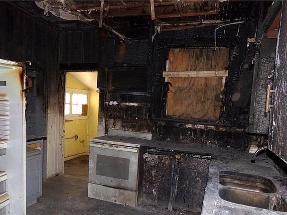 4th image of 1404 Main St