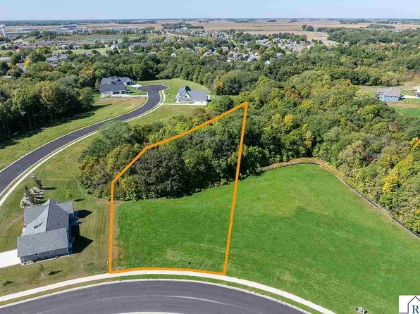 2113 Deerwood Dr, Mankato, MN 56003