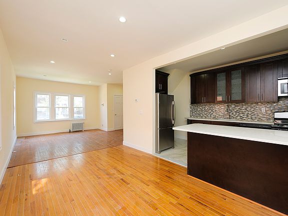 4th image of 11138 205th St