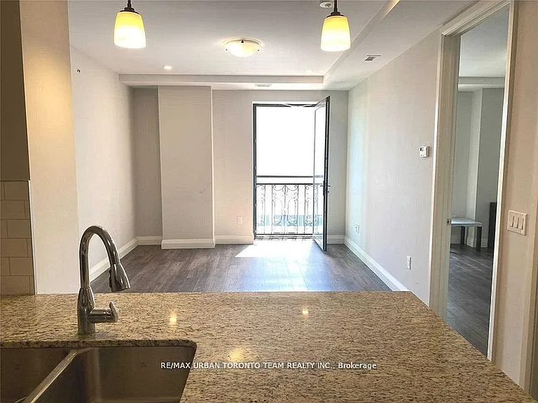 118 King St E #621 — Photo 13