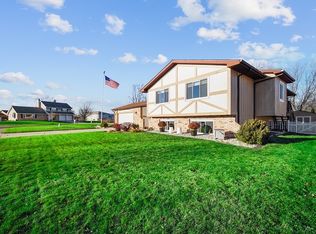 460 Northgate Dr, Crown Point, IN 46307