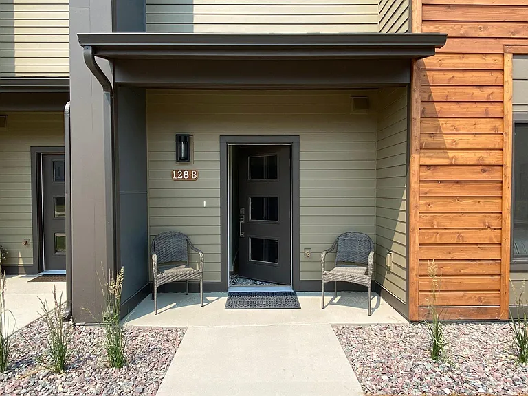 128 Hawthorne Ct #B — Photo 16