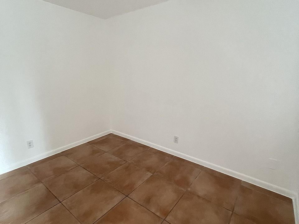 1st image of 807 NW 24th St #15