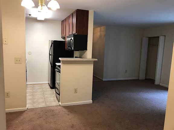 4th image of 38 White Pine Cir APT 203