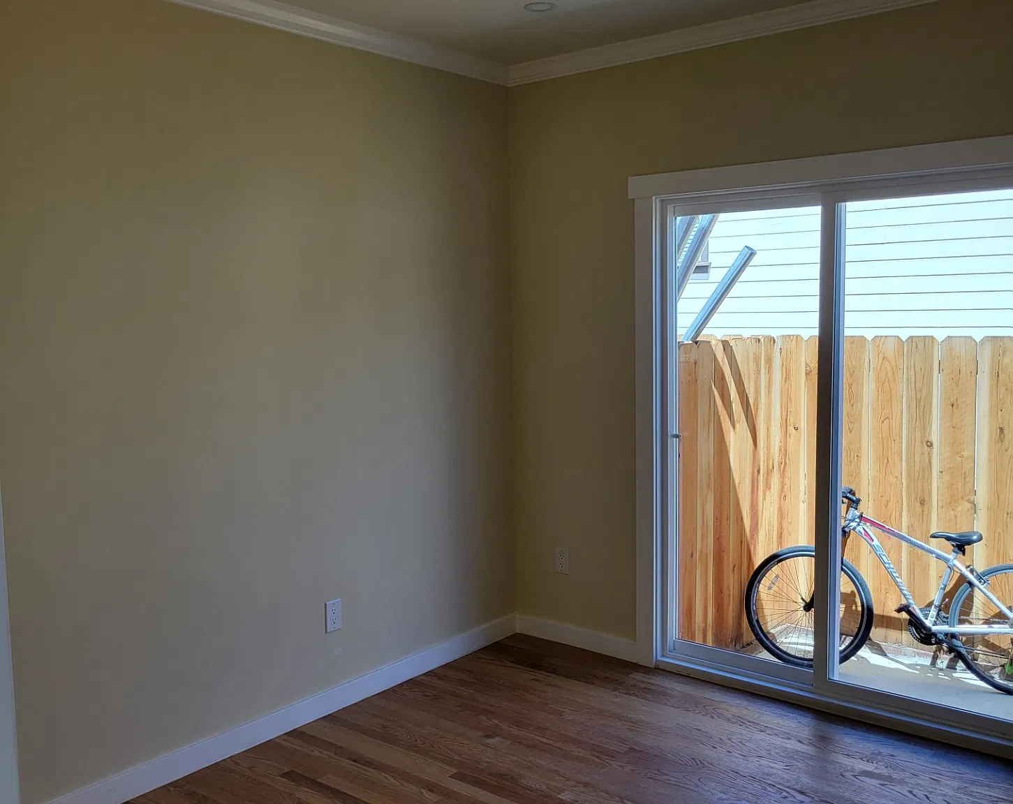 3 bed, 1000 sqft, $4,995 — Photo 4