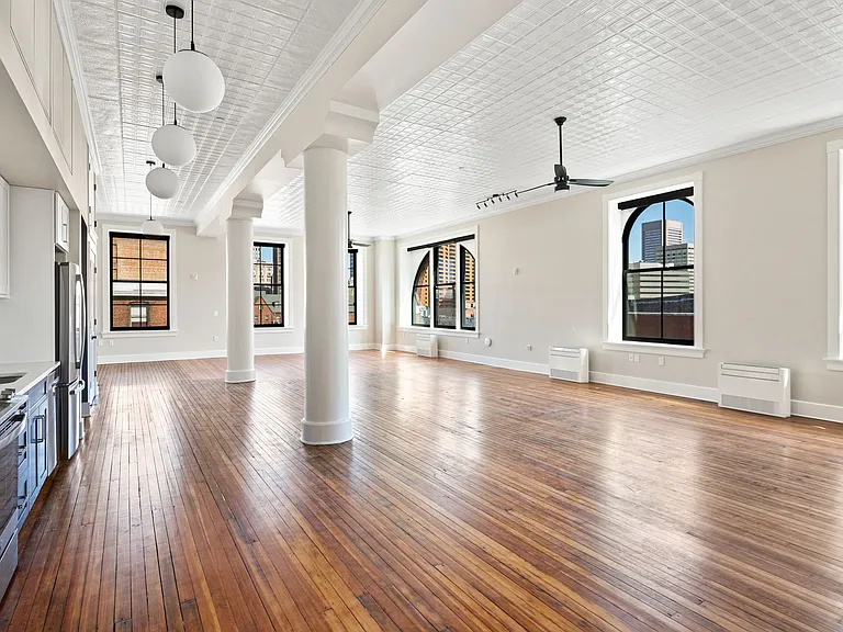 303 N Howard St — Photo 3