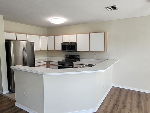 3rd image of 6240 Olivedale Dr
