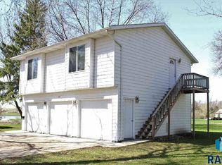 109 N Ladelle Ave, Dell Rapids, SD 57022