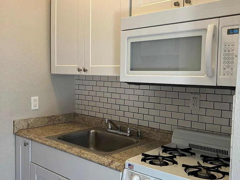 825 W Russell Pl #3 — Photo 6