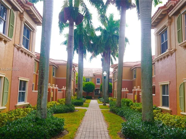 10653 SW 8th St #2407, Pembroke Pines, FL 33025