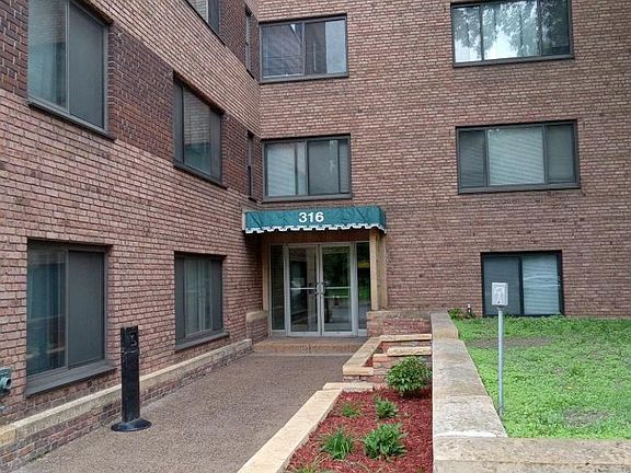 5th image of 316 Oak Grove St APT 311