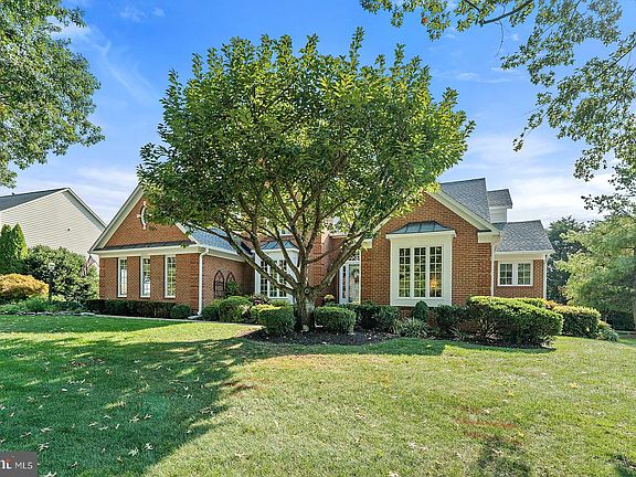 3rd image of 7905 Virginia Oaks Dr
