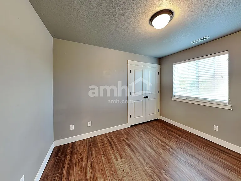 480 Tulip Ave — Photo 14