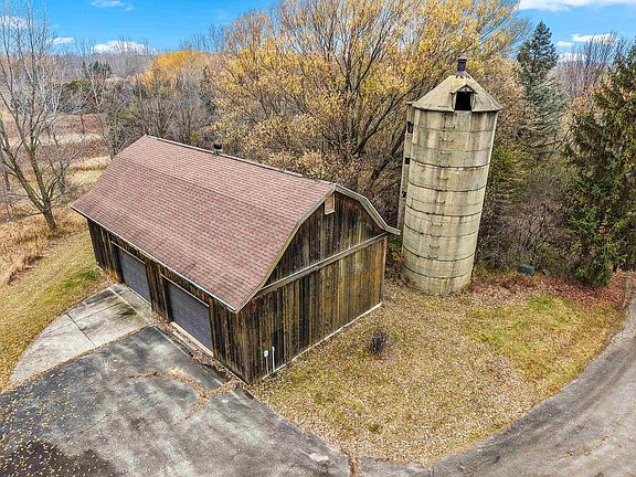 3rd image of 3629 Creekview Rd