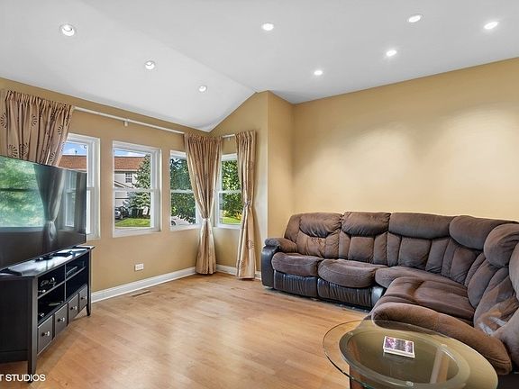 3rd image of 880 Harvest Ct