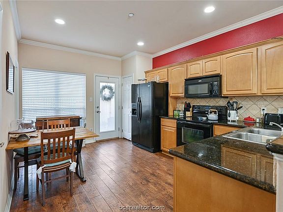 5th image of 305 Holleman Dr E APT 1001