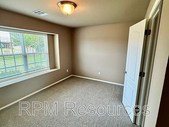 4th image of 2705 Sugar Pine Dr