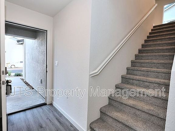 4th image of 2289 Shady Tree Cir