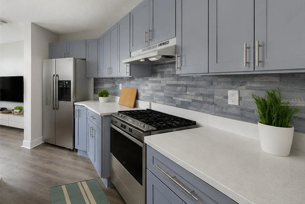 2 bed, 900 sqft, $1,750 — Photo 2