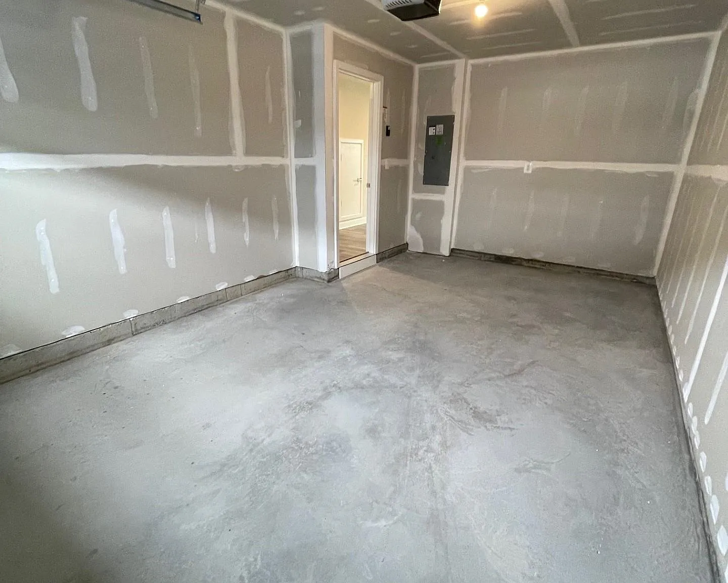 3 bed, 2.5 bath, 1940 sqft, $2,100 — Photo 4