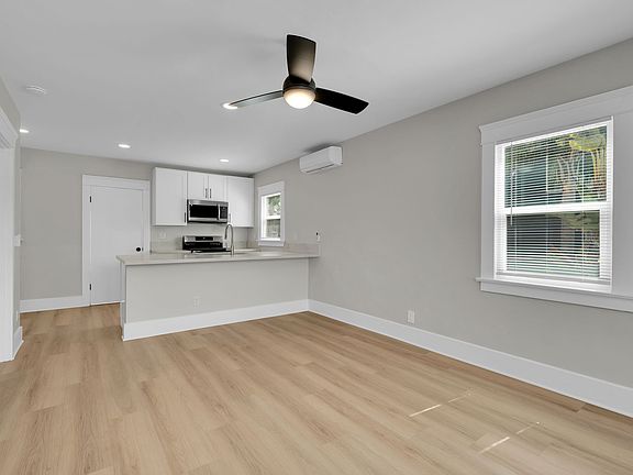 5th image of 1922 Howard Ave #1922