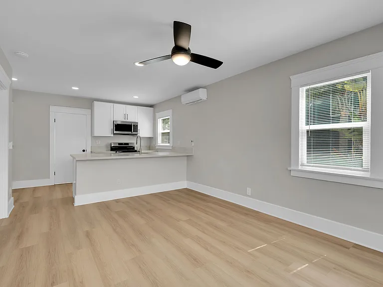 1922 Howard Ave #1922 — Photo 8