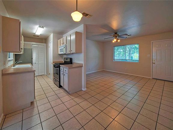 3rd image of 4902 Gladeview Dr #A & B
