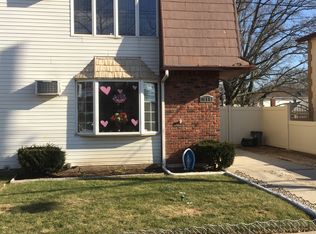 1668 S Railroad Ave, Staten Island, NY 10306