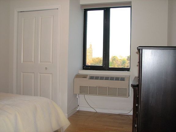 2nd image of 6070 Woodhaven Blvd