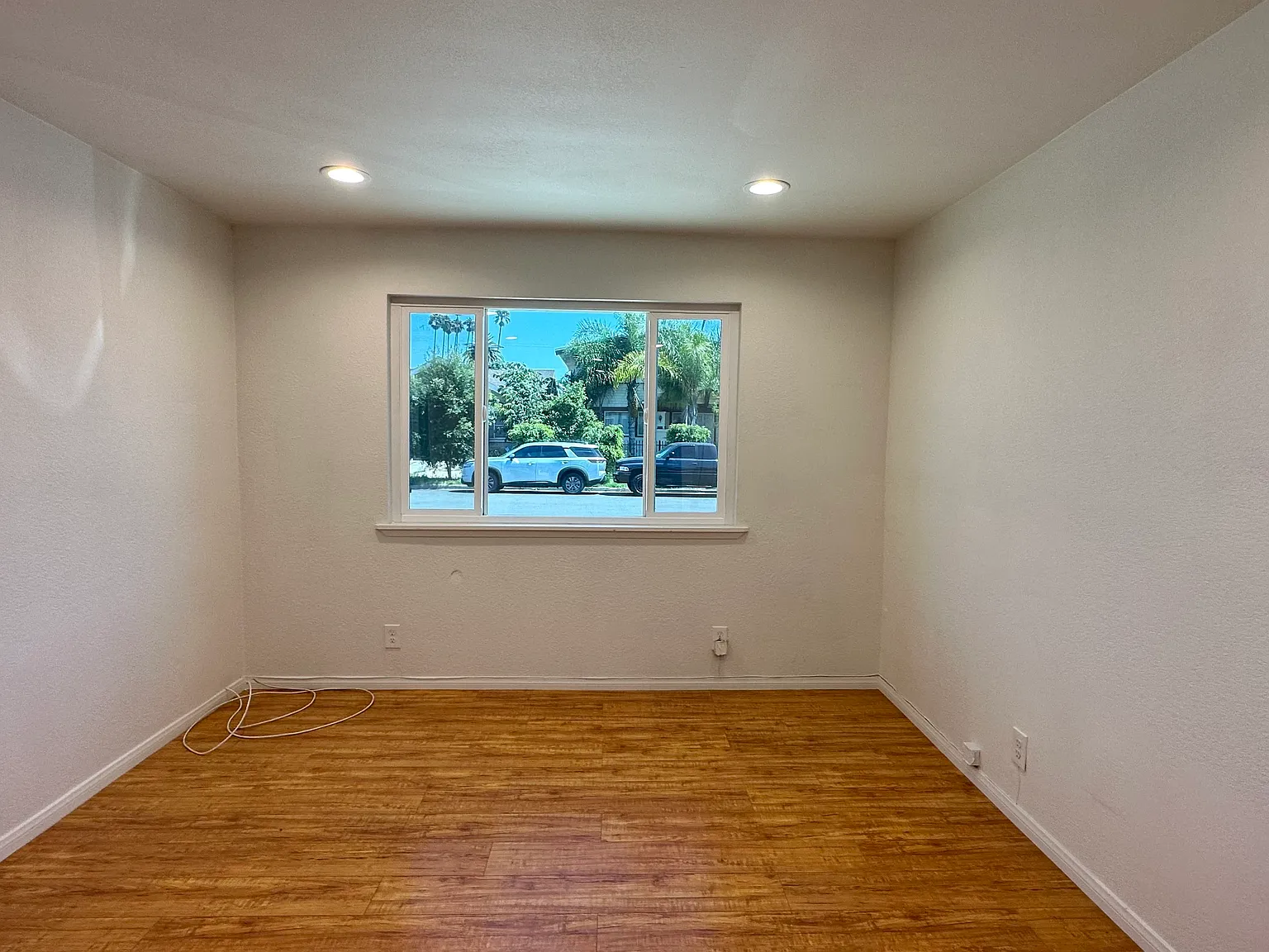 West Adams — Photo 4