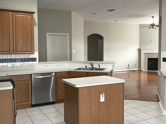 5th image of 2407 Standing Oak Ln