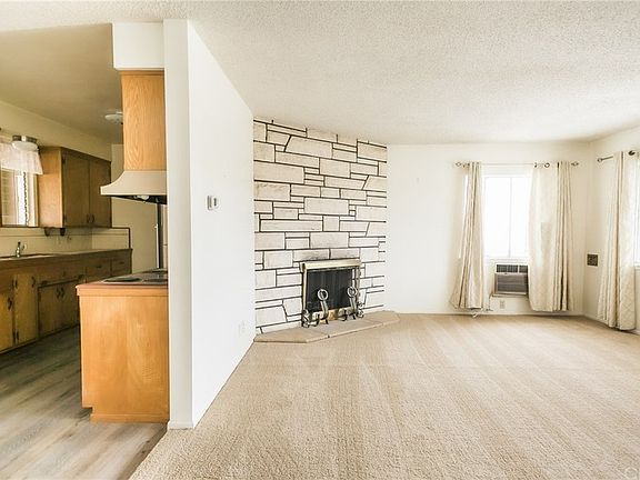 5th image of 34762 Acacia Ave