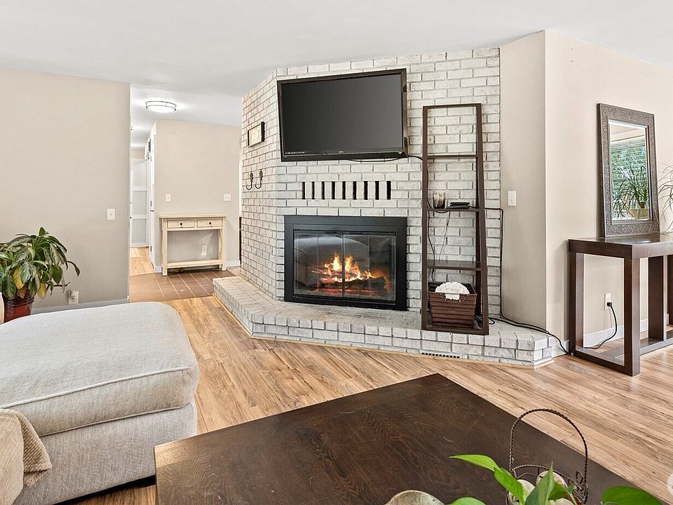 1st image of 621 Parker Road