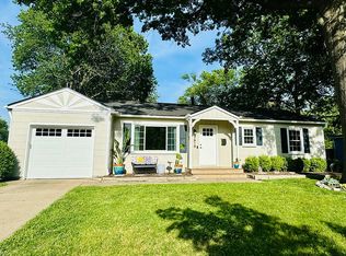 7919 Reeds Rd, Prairie Village, KS 66208