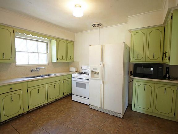 3rd image of 3512 Southmore Blvd