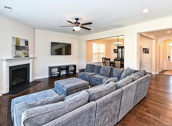 4th image of 115 Creekside Crossing Ln