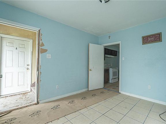 5th image of 8739 Edinburgh St