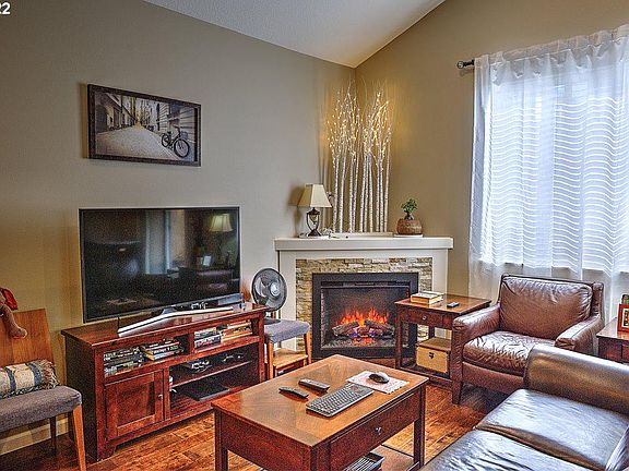 4th image of 2609 NE 130th Ct