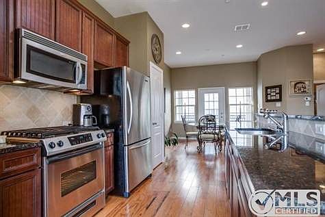 4th image of 5025 Parkview Pl #126