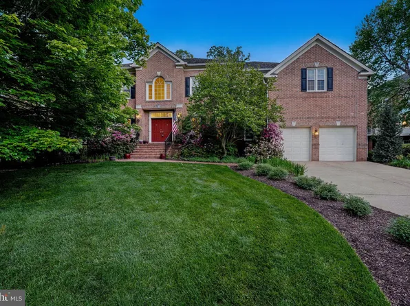 1813 Solitaire Ln, Mc Lean, VA 22101