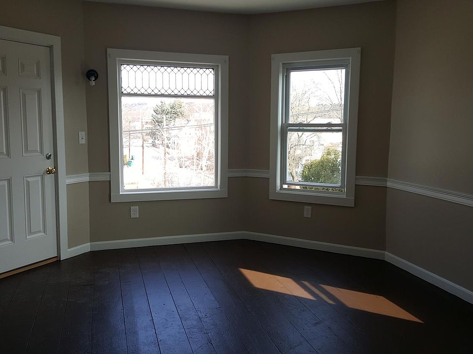 1st image of 25 Market St #2