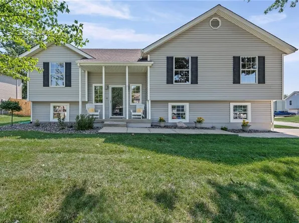 215 Pinetree Dr, Greenwood, MO 64034